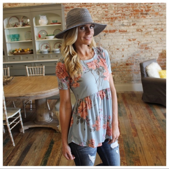 Light Blue Floral Short Sleeve Tunic - Picture 3 of 3